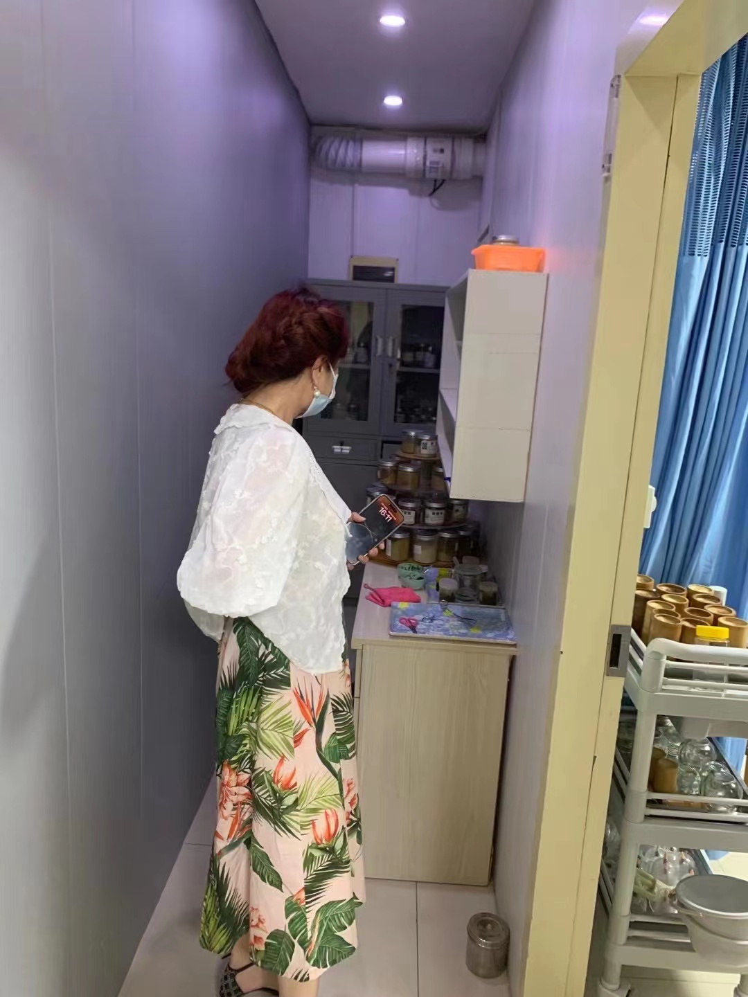 金陵科技學院眼視光專業(yè)學科帶頭人劉宜群教授蒞臨浦濟醫(yī)院眼科參觀指導